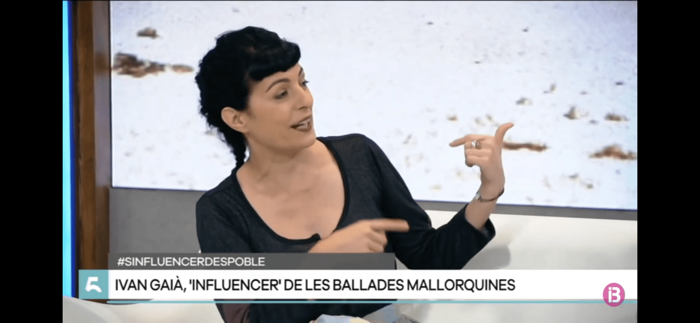 Roser Amills coneix Ivan Gaia Nicolau, d’Enfolkats, al programa Cinc dies d’IB3 9 Roser Amills a IB3 amb Ivan Gaia Nicolau, #sinfluencerdespoble d'Enfolkats