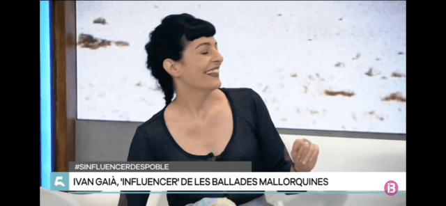 Roser Amills ib3 vestida de pagesa mallorquina