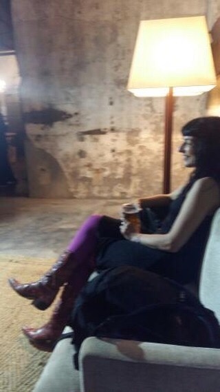 Roser Amills anuncia el inicio de un espacio dedicado a la poesía y la poesía visual en Utopía Markets, del 4 al 6 de mayo en Utopía 126, Barcelona, con el apoyo de FBSabadell 2 roser amills utopia markets barcelona