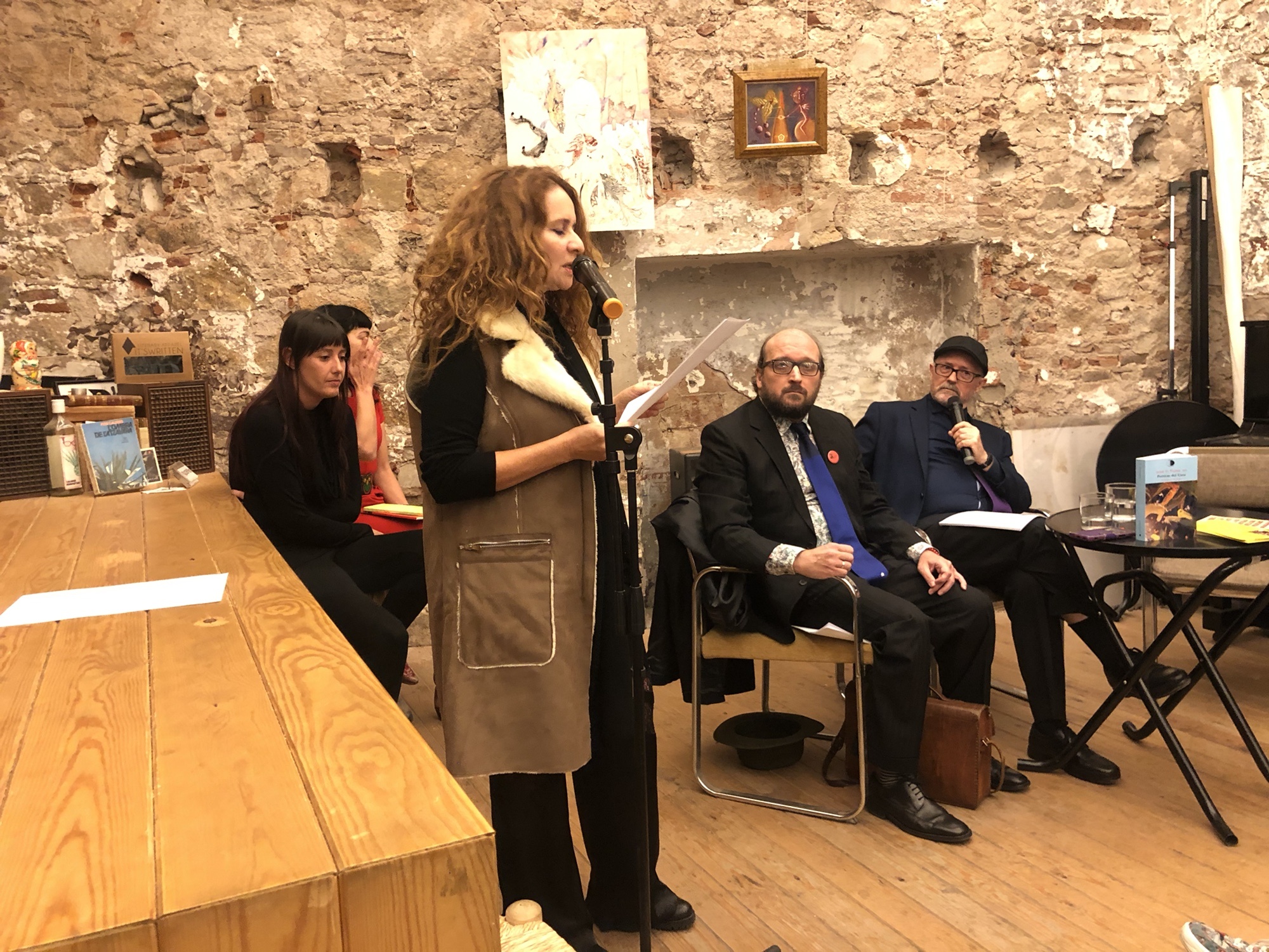 Así fue la presentación de "Poeticas del caos" en la Calders 27 Así fue la presentación de "Poeticas del caos" en la Calders - Roser Amills, escritora mallorquina