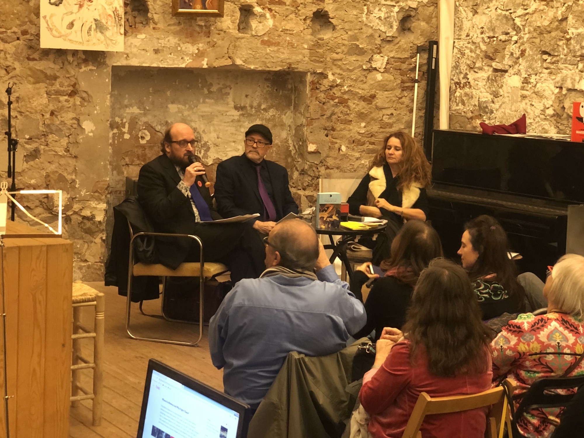 Así fue la presentación de "Poeticas del caos" en la Calders 30 Así fue la presentación de "Poeticas del caos" en la Calders - Roser Amills, escritora mallorquina