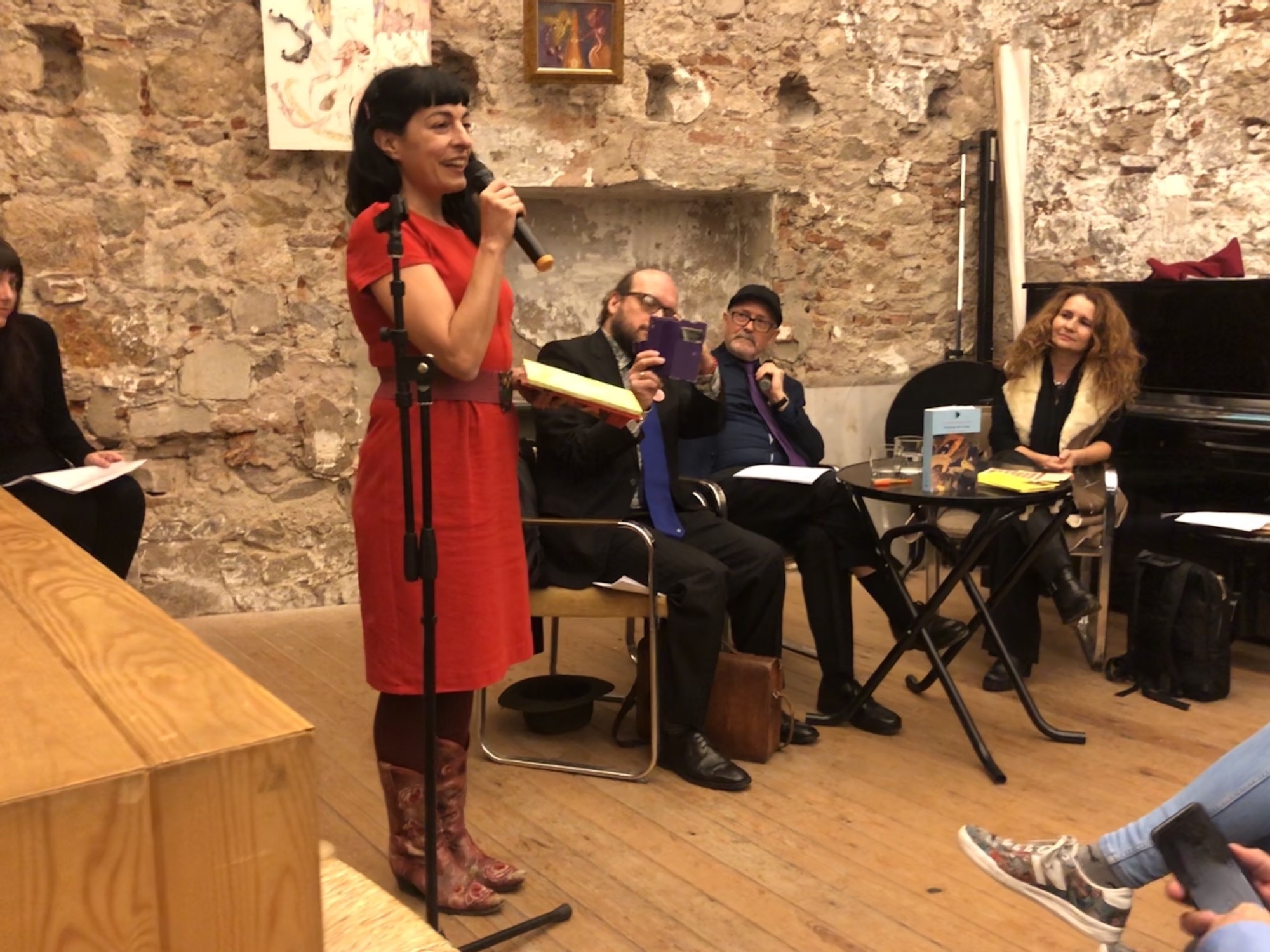 Así fue la presentación de "Poeticas del caos" en la Calders 25 Así fue la presentación de "Poeticas del caos" en la Calders - Roser Amills, escritora mallorquina