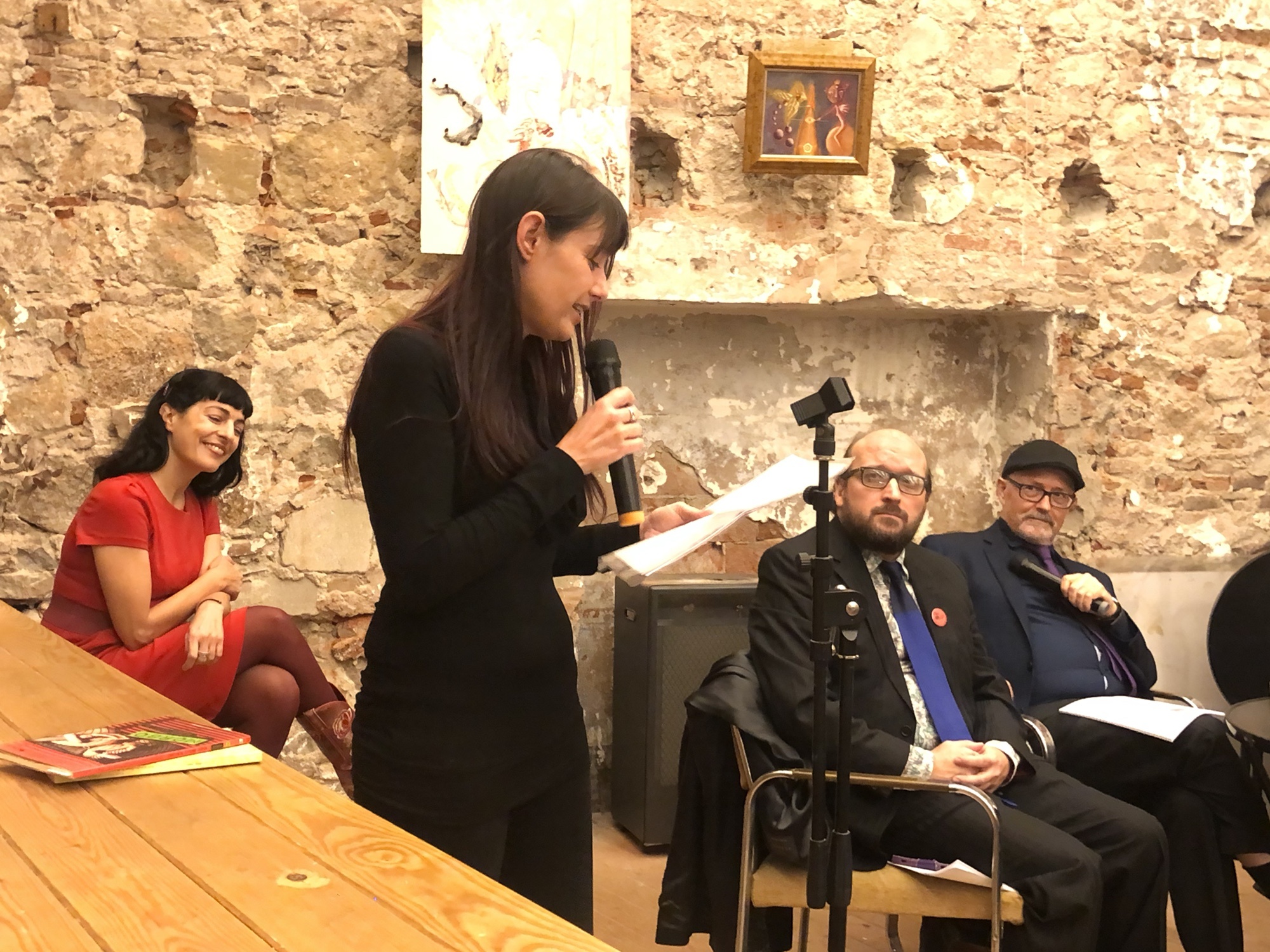 Así fue la presentación de "Poeticas del caos" en la Calders 21 Así fue la presentación de "Poeticas del caos" en la Calders - Roser Amills, escritora mallorquina