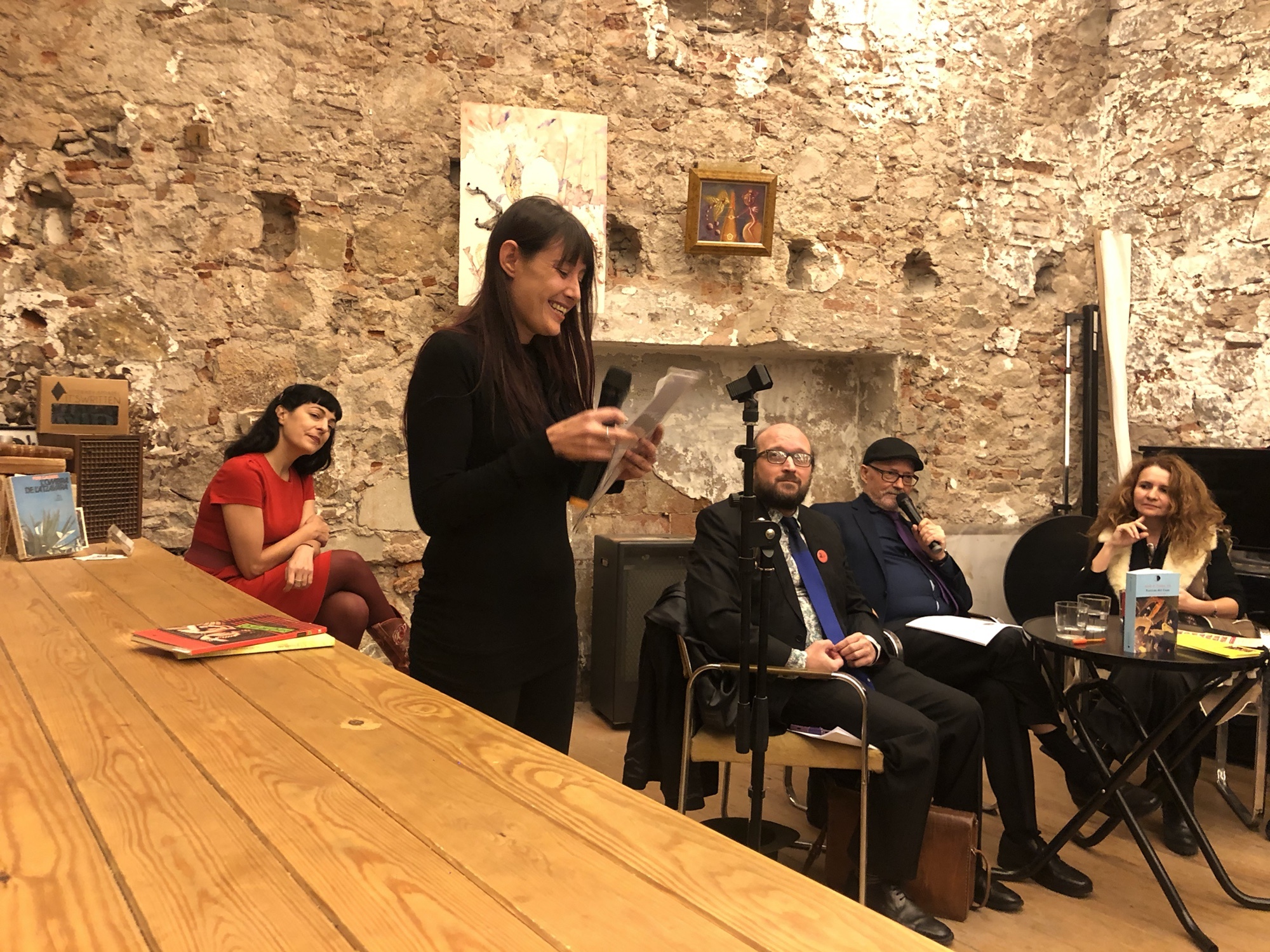 Así fue la presentación de "Poeticas del caos" en la Calders 22 Así fue la presentación de "Poeticas del caos" en la Calders - Roser Amills, escritora mallorquina