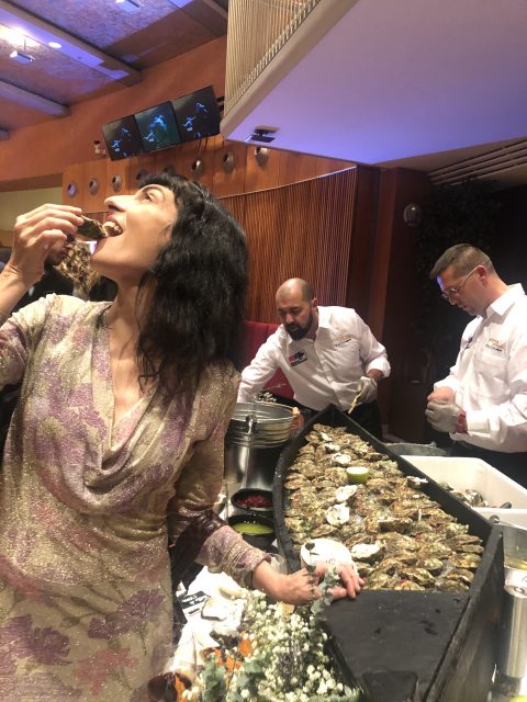 La gala de los Premios Ondas 2019, en imágenes 10 Gala de los Premios Ondas 2019, Roser Amills en el Foyer del Liceu