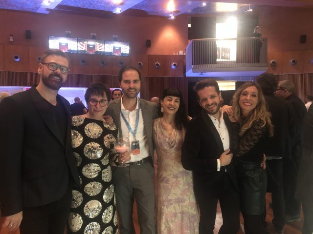 La gala de los Premios Ondas 2019, en imágenes 7 Gala de los Premios Ondas 2019, Roser Amills en el Foyer del Liceu con Las Pepitas BCN y Adria Bas