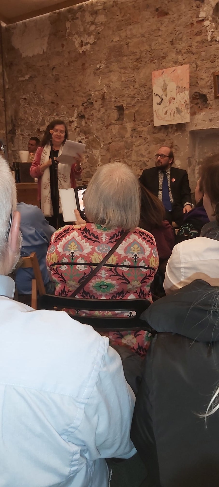 Así fue la presentación de "Poeticas del caos" en la Calders 13 Así fue la presentación de "Poeticas del caos" en la Calders - Roser Amills, escritora mallorquina