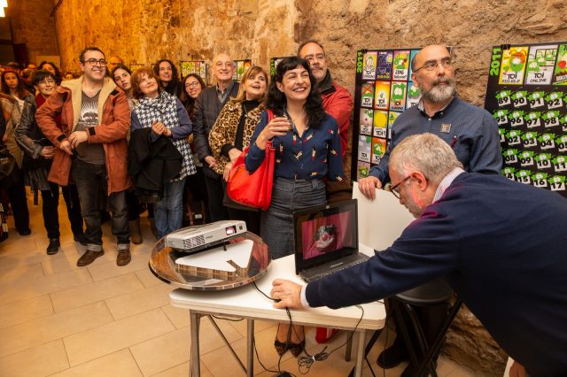 Recibo un premio TOI, es un gran honor. Gracias Jordi Català 10 Recibo un premio TOI, es un gran honor. Gracias Jordi Català - Roser Amills, escritora mallorquina
