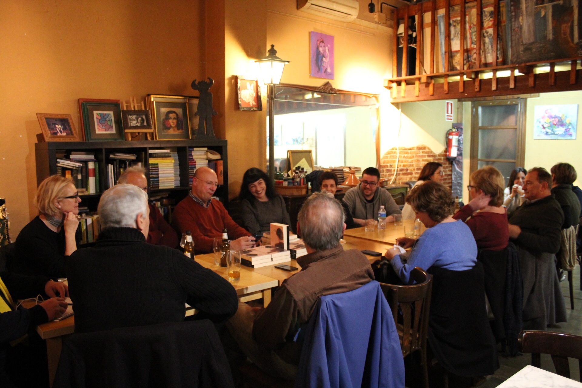 Així va ser Cafè filosòfic del divendres 14-02-20, al Cau de les Arts d'Esplugues de Llobregat 1 Així va ser Cafè filosòfic del divendres 14-02-20, al Cau de les Arts d'Esplugues de Llobregat - Roser Amills, escritora mallorquina
