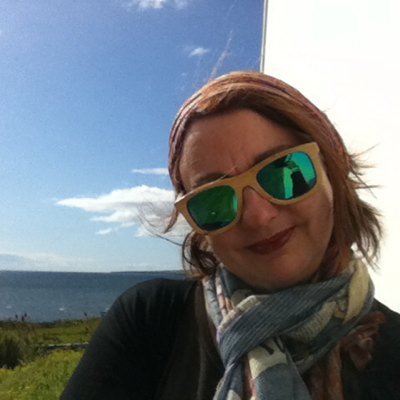 Selfi de Silvia Martín con gafas de sol junto al mar