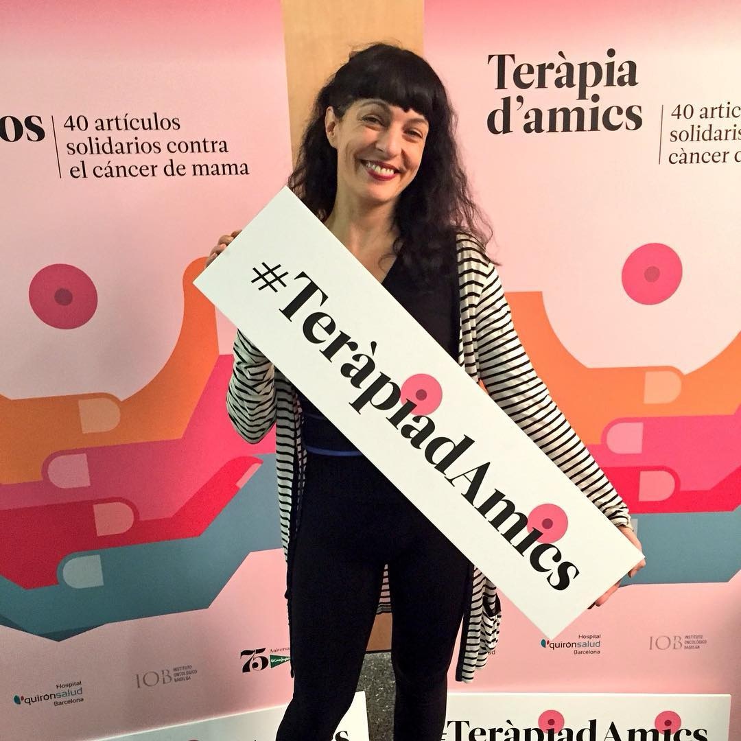 Hoy es el día de darle un beso en los morros a la VIDA #TeràpiadAmics #CancerDeMama @elcorteingles @quironsalud #ecisevistederosa #EresAsombRosa #diainternacionalcontraelcancerdemama - Roser Amills, escritora mallorquina