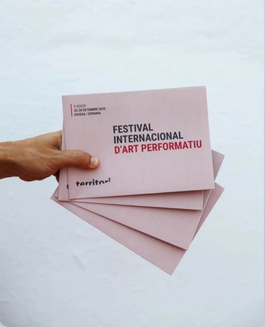 Diario de Ibiza: así fue la inauguración de Roser Amills del festival Territori con "Hilo de voz" - Roser Amills, escritora mallorquina