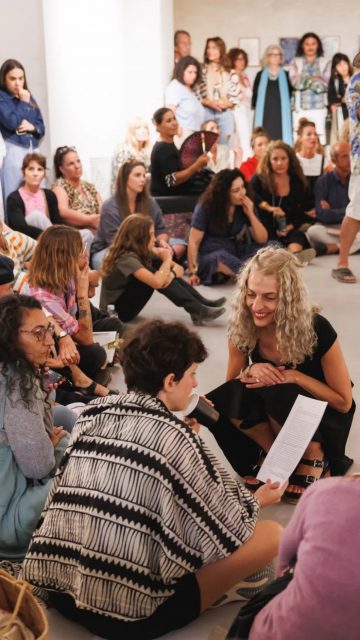 Diario de Ibiza: así fue la inauguración de Roser Amills del festival Territori con "Hilo de voz" - Roser Amills, escritora mallorquina