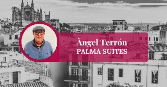 Capçalera de la columna «Palma Suites» d'Àngel Terrón a dBalears, amb el seu retrat sobre les teulades de Palma en blanc i negre i la catedral al fons