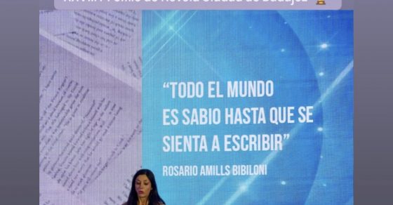 Roser Amills, ganadora del premio de novela, durante la entrega de los Premios Ciudad de Badajoz 2025