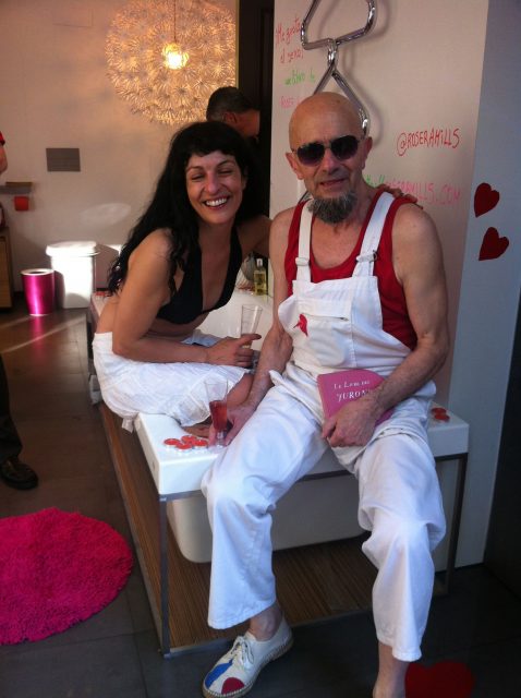 Antonio Beneyto I Roser Amills Performance Cuarto De Bano 3