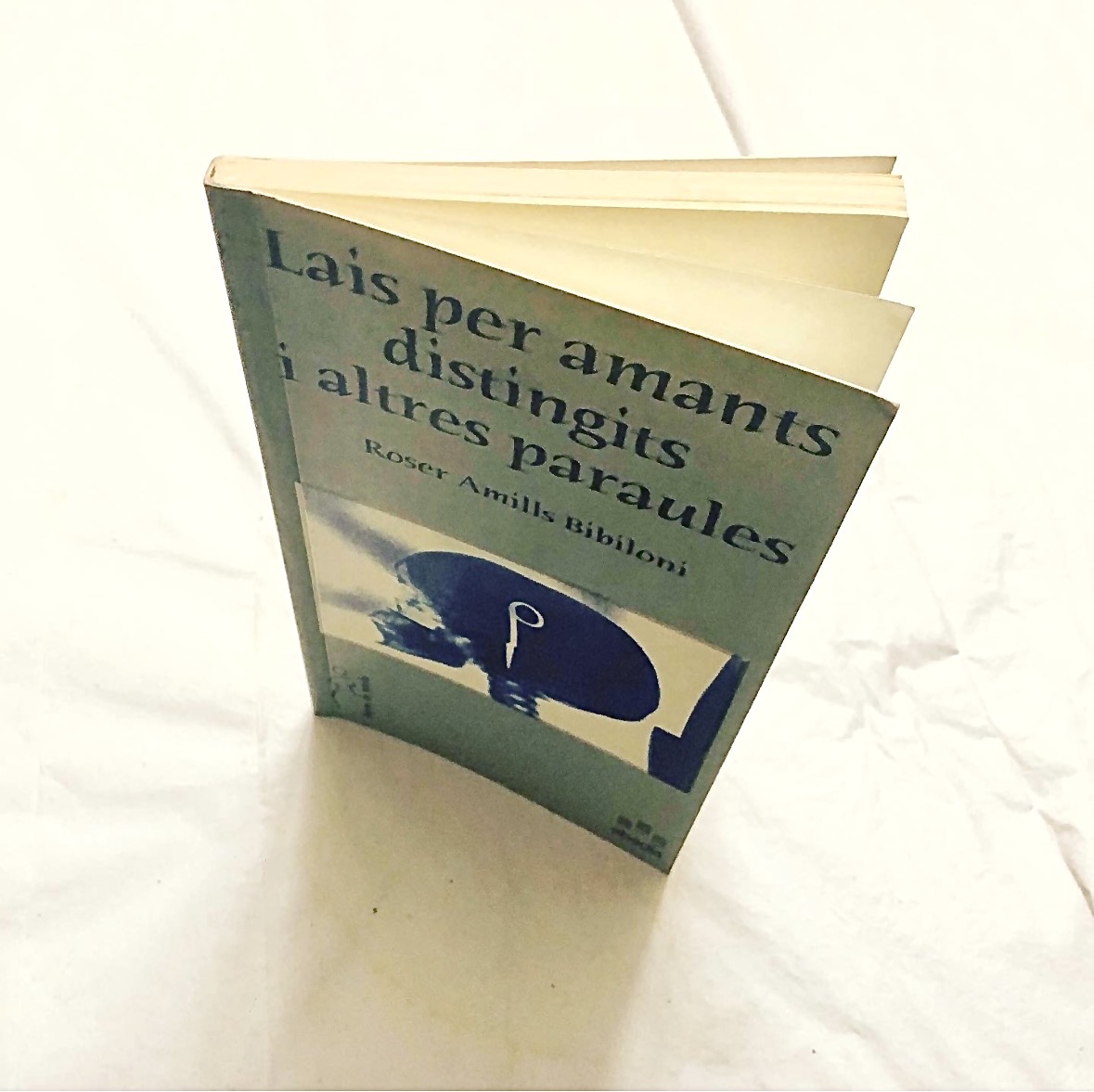 Fa 18 anys: «Lais per amants distingits i altres paraules», poemari de Roser Amills (Abadia, 2004)