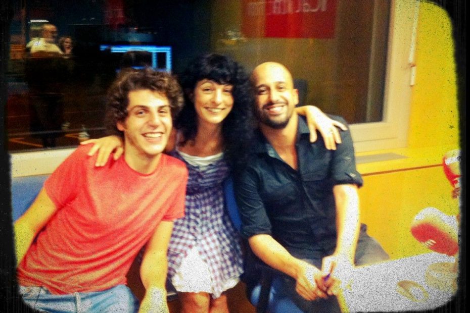 Roser Amills con Albert Miralles y otro colaborador en el Cabaret Elèctric