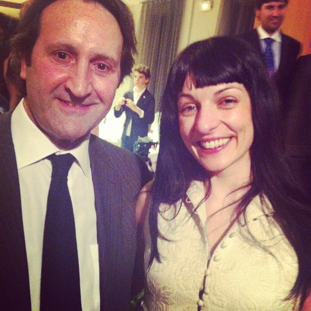 Josep Bernabeu, con traje y corbata, y Roser Amills en el Balneari Vichy Catalan