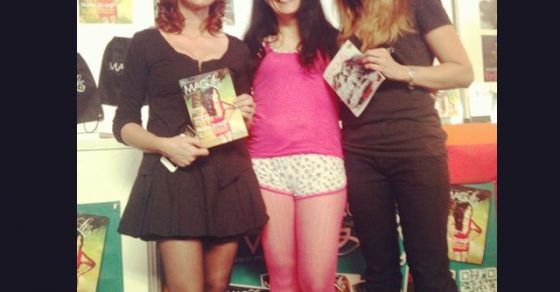 Roser Amills Amb L Equip De La Revista Magles