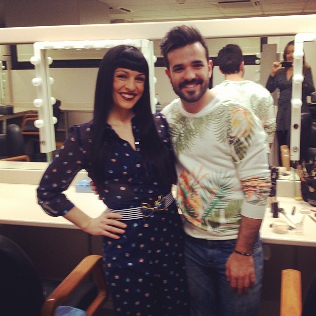 Roser Amills y Marc Lucas posan en el camerino de maquillaje de «Vespre a La 2»