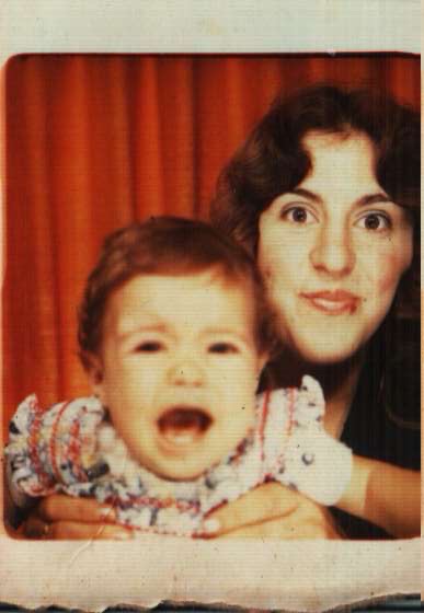 roser amills de niña con su madre