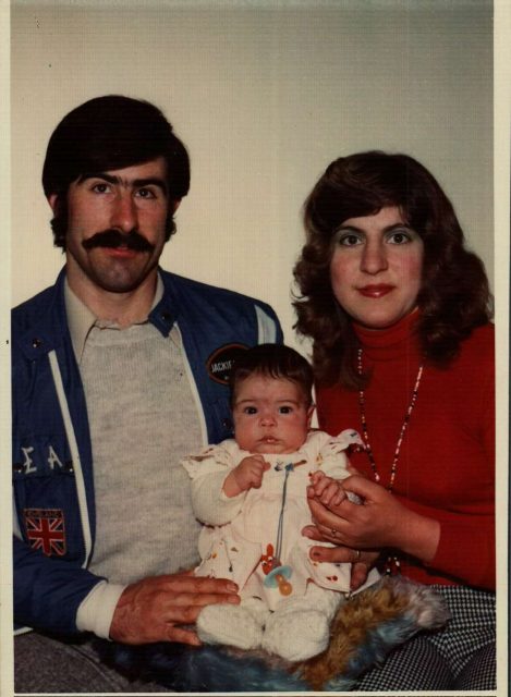 roser amills de niña con sus padres