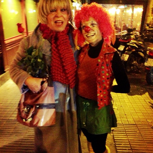 roser amills disfrazada de payaso con la violeta del dry