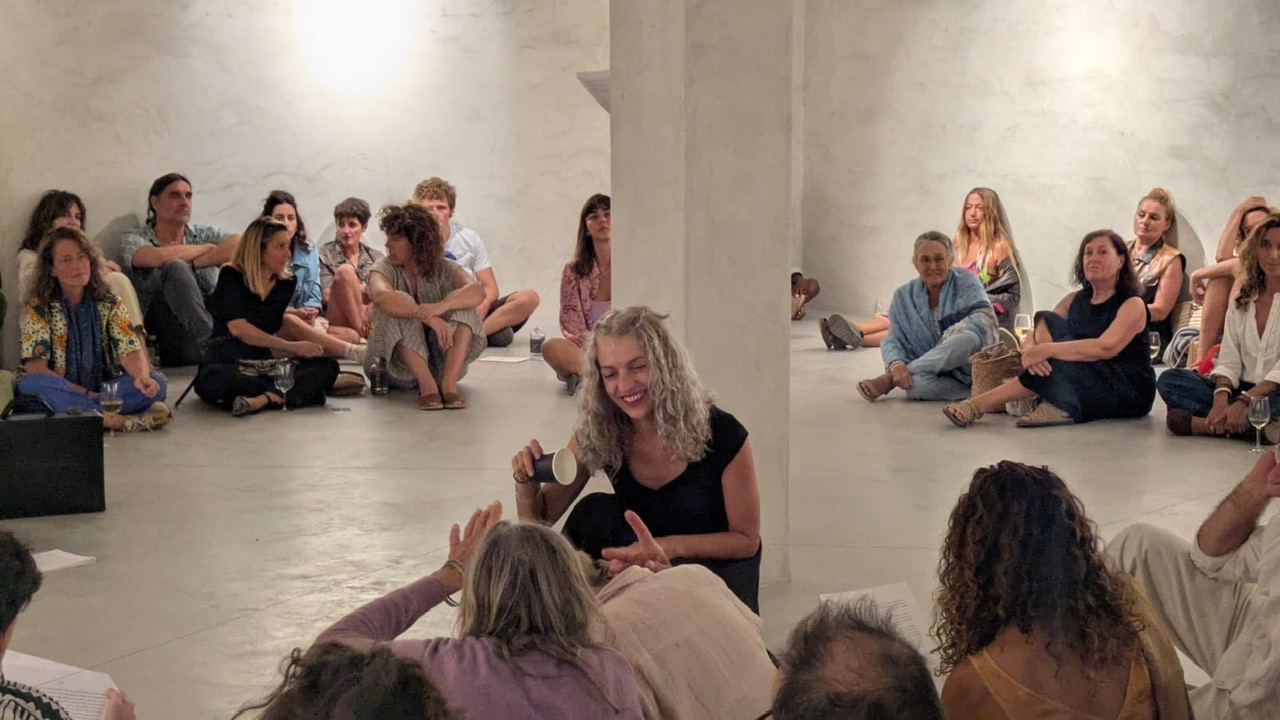 Roser Amills interpreta «Hilo de voz» en el festival Territori, Ibiza, 2025