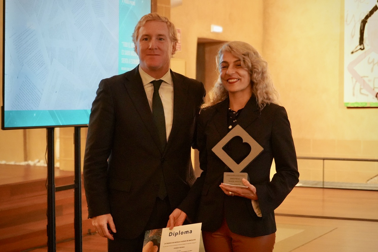 Roser Amills recoge el Premio de Novela Ciudad de Badajoz 2025