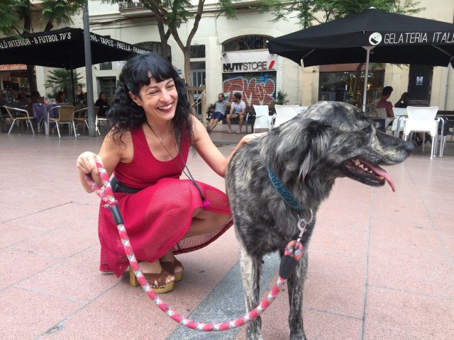 roser amills y Muku, el perro de Merche