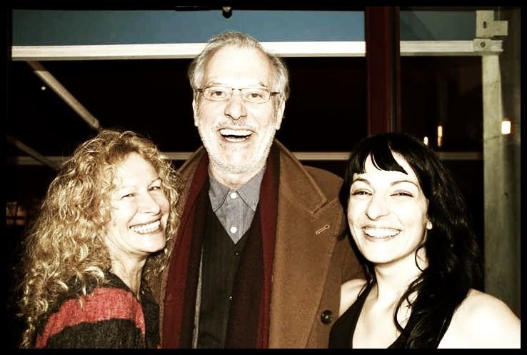 Silvia Dockser, Iván Tubau y Roser Amills, sonrientes