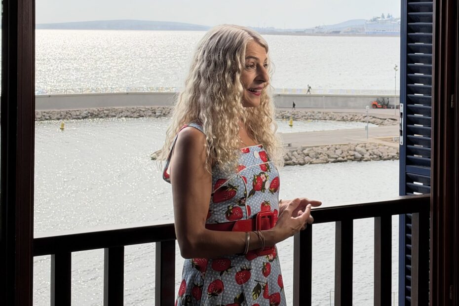 Roser Amills durante la entrevista para el documental George Sanders en el Hotel Portixol de Palma