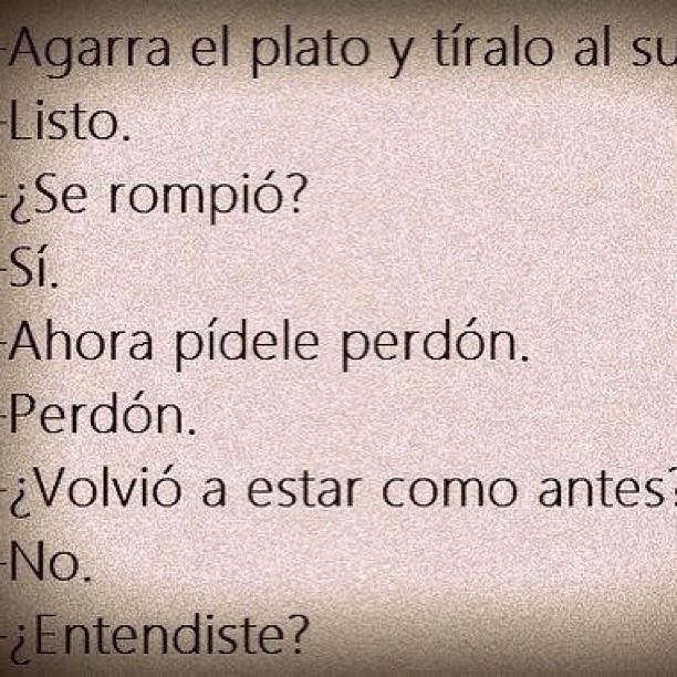 Agarra el plato y tíralo al suelo