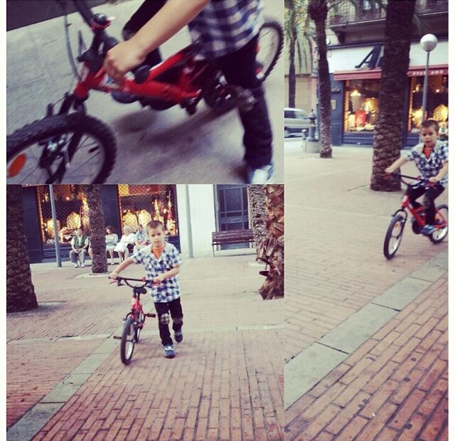 Collage de cuatro fotos de un niño en bicicleta roja por una calle con palmeras