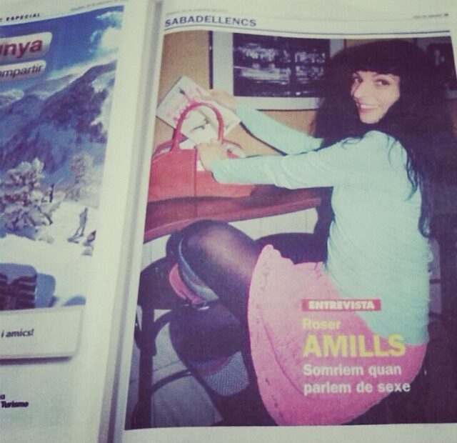 Página del suplemento Sabadellencs con una entrevista a Roser Amills: Somriem quan parlem de sexe