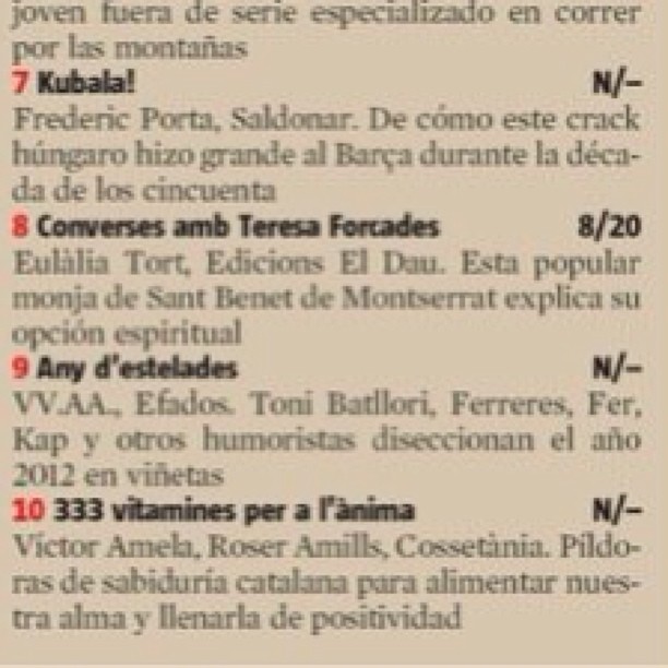 Fragmento de la lista de libros más vendidos de La Vanguardia con «333 vitamines per a l'ànima», de Víctor Amela y Roser Amills, en décimo lugar