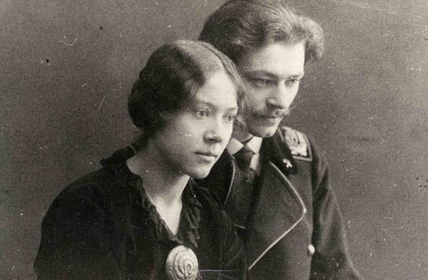 Asja Lacis con su primer marido, Julijs Lacis, en una fotografía de juventud