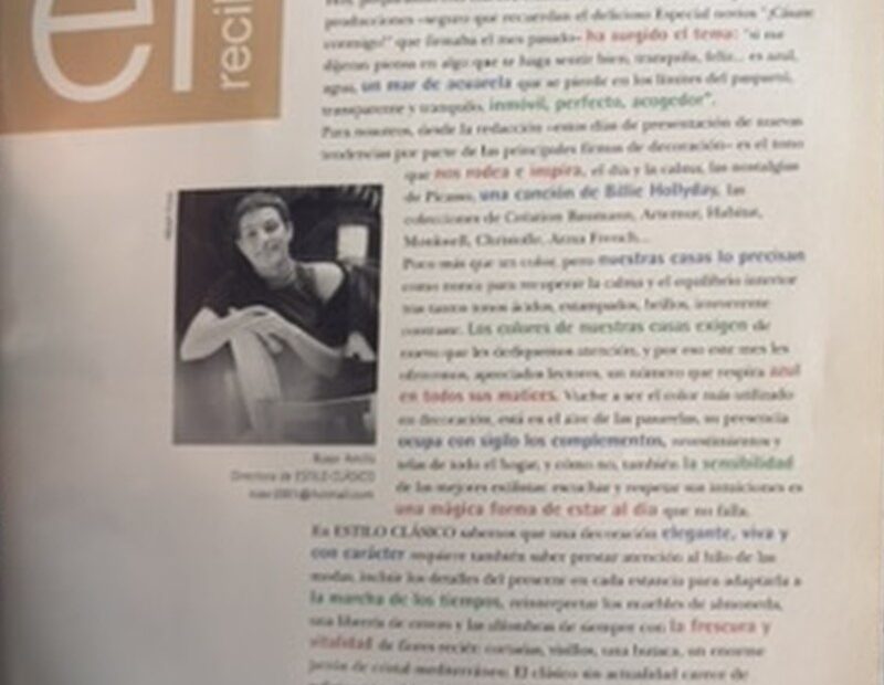 Editorial «El recibidor» de Roser Amills en Estilo Clásico, «La nueva temporada: azul», con su retrato y firma