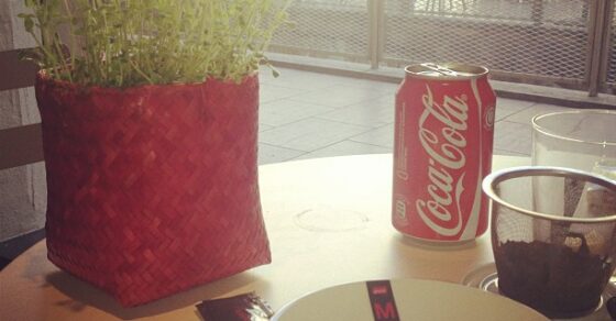 Reuniones de trabajo en el bar más rojo y que alegran la semana