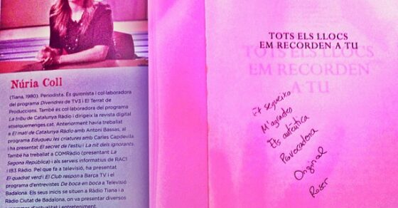 Emocionada amb la dedicatòria de la Nur Coll. Mega recomanable la filosofia de les "perras" del seu llibre!!