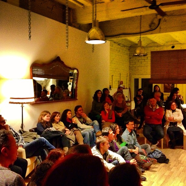 Bonito público el del recital de hoy en iRoom y bonito escenario