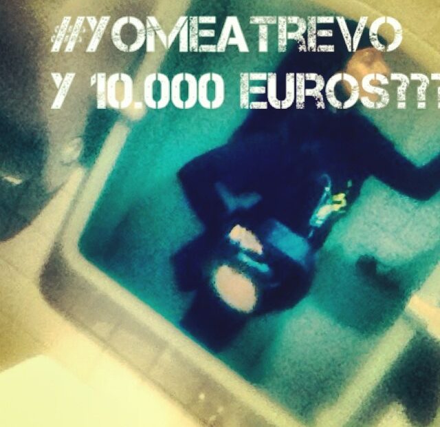 Imagen con el texto #Yomeatrevo y 10.000 euros??, sobre una silueta en negativo azul
