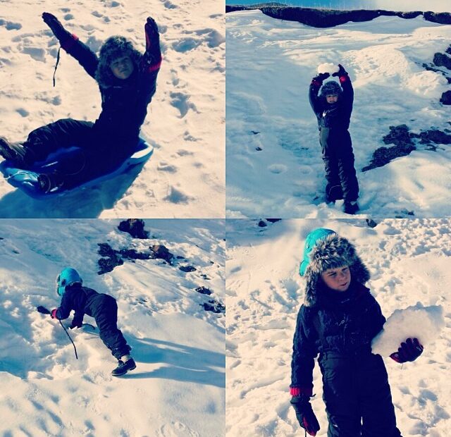 Col·lage de quatre fotos d'un nen jugant a la neu, amb trineu, amb els braços alçats i amb una pilota de neu