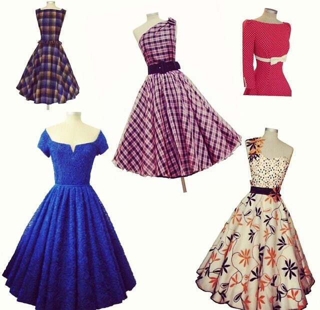 Collage de cinco vestidos de estilo años 50 sobre maniquíes: cuadros, azul, rojo y estampado de flores