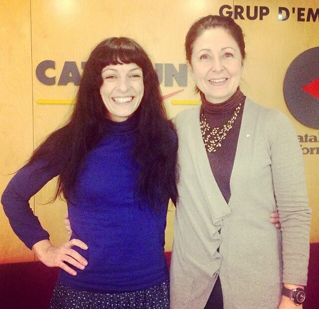 Roser Amills con Teresa Baró en Catalunya Ràdio