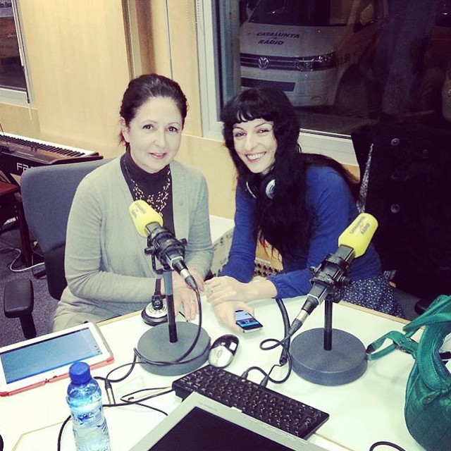 Roser Amills i Teresa Baró a l'estudi de Catalunya Ràdio