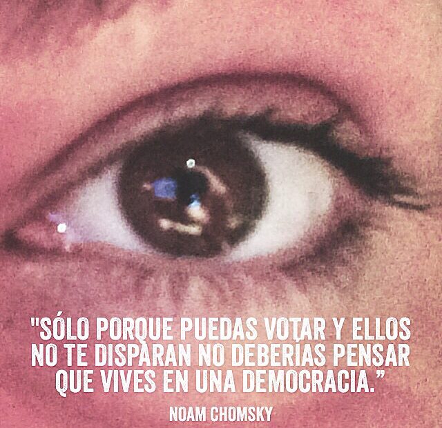 Imagen publicada por Roser Amills en Instagram junto a la cita de Noam Chomsky