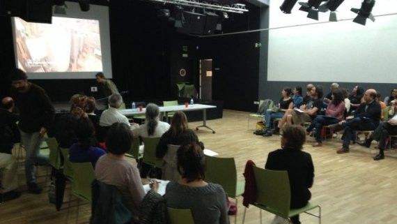 Público en una sala de proyección de cine, imagen que acompañaba la columna de Roser Amills sobre Juan Carlos Olaria