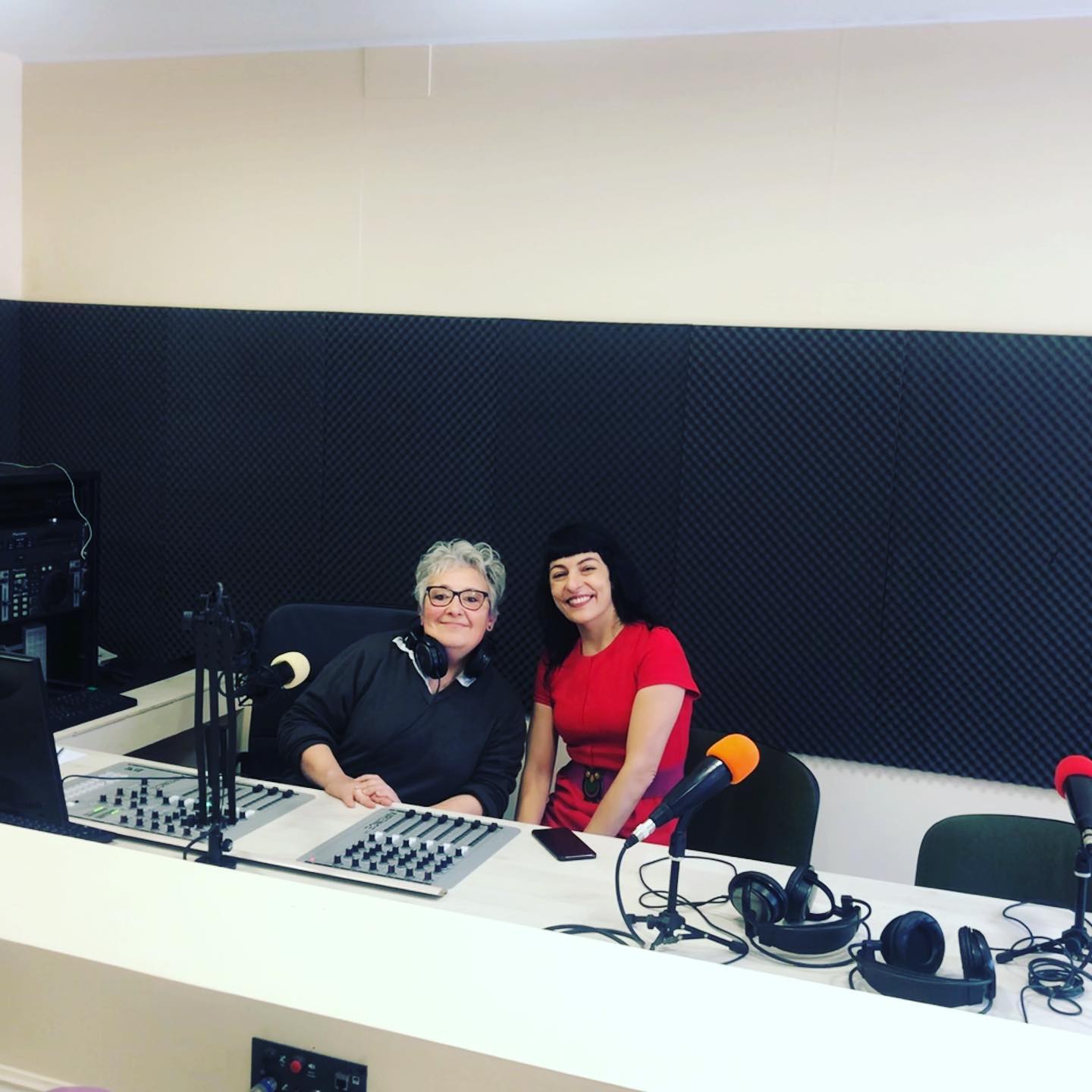 Ràdio La Mina | Concepció Far entrevista a Roser Amills en «Parlem de tot» el Día de las Librerías (2019)